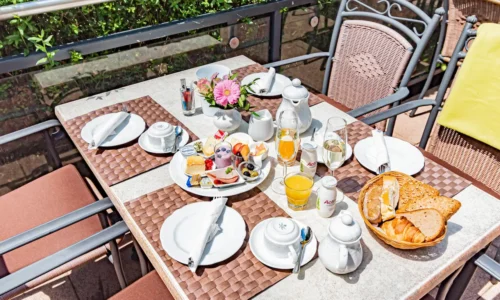 breakfast-table-01-scaled